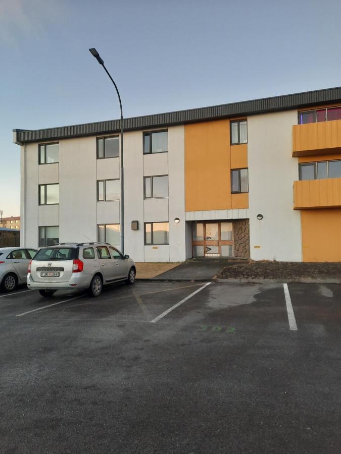 Apartment Near The Airport Njarthvik Exterior photo
